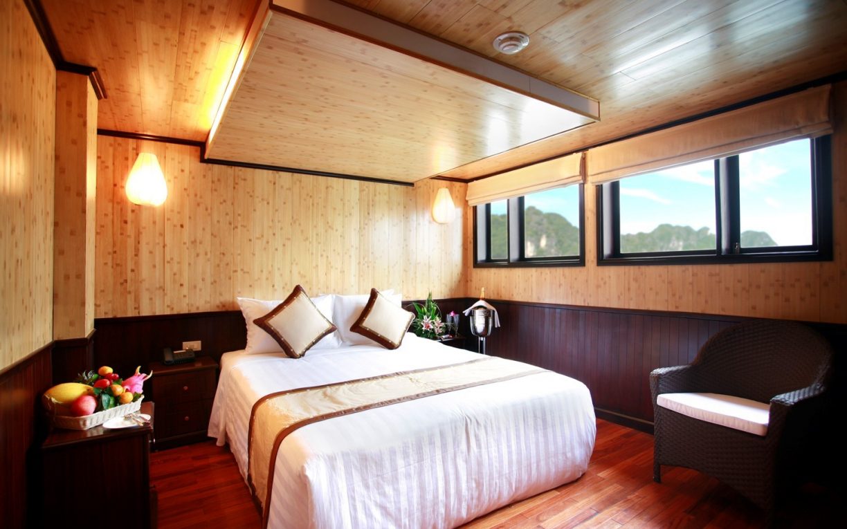 Deluxe Double with window syrena cruises halong bay vietnam
