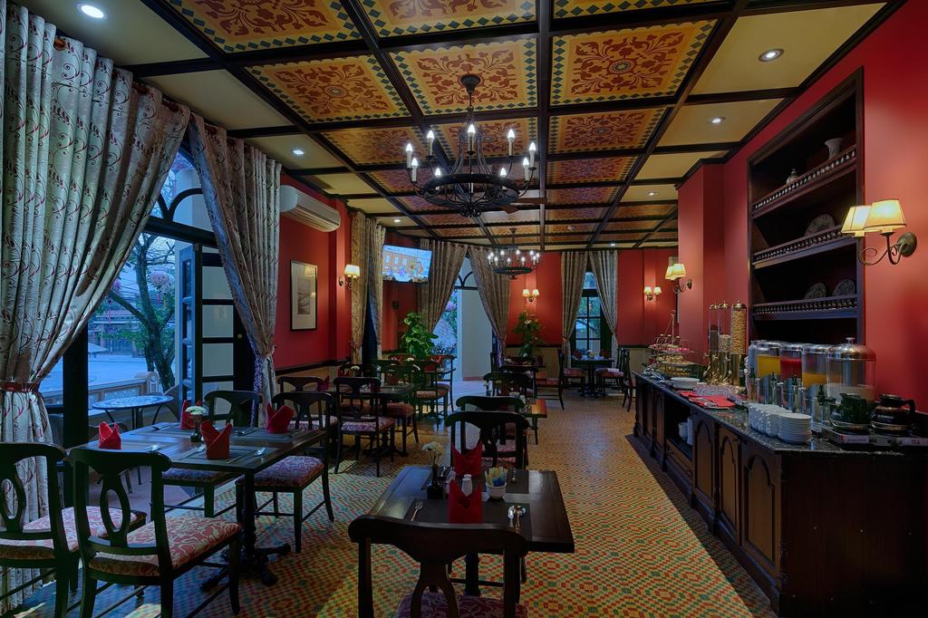 dining la residencia hoi an vietnam